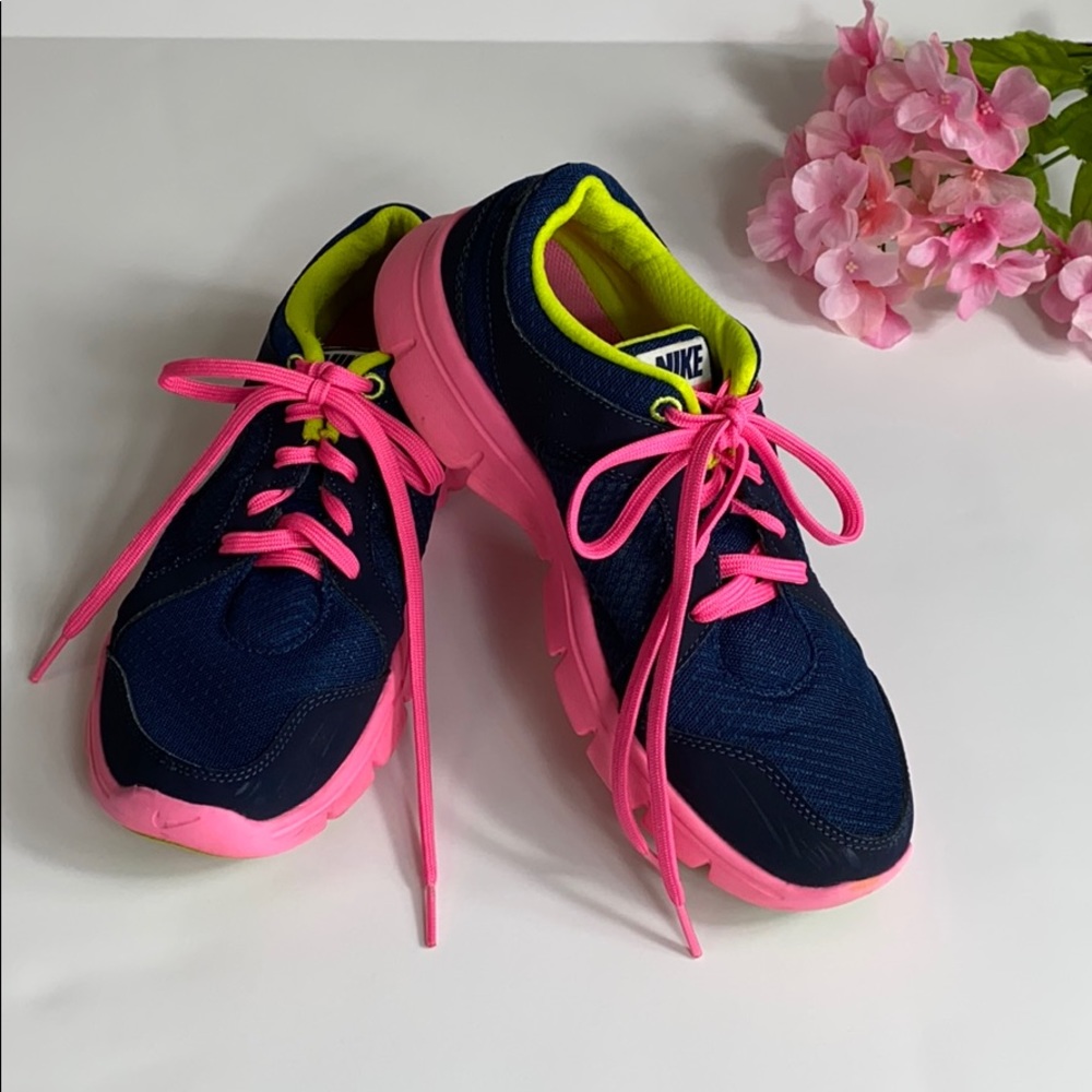 NIKE  YOUTH SHOES